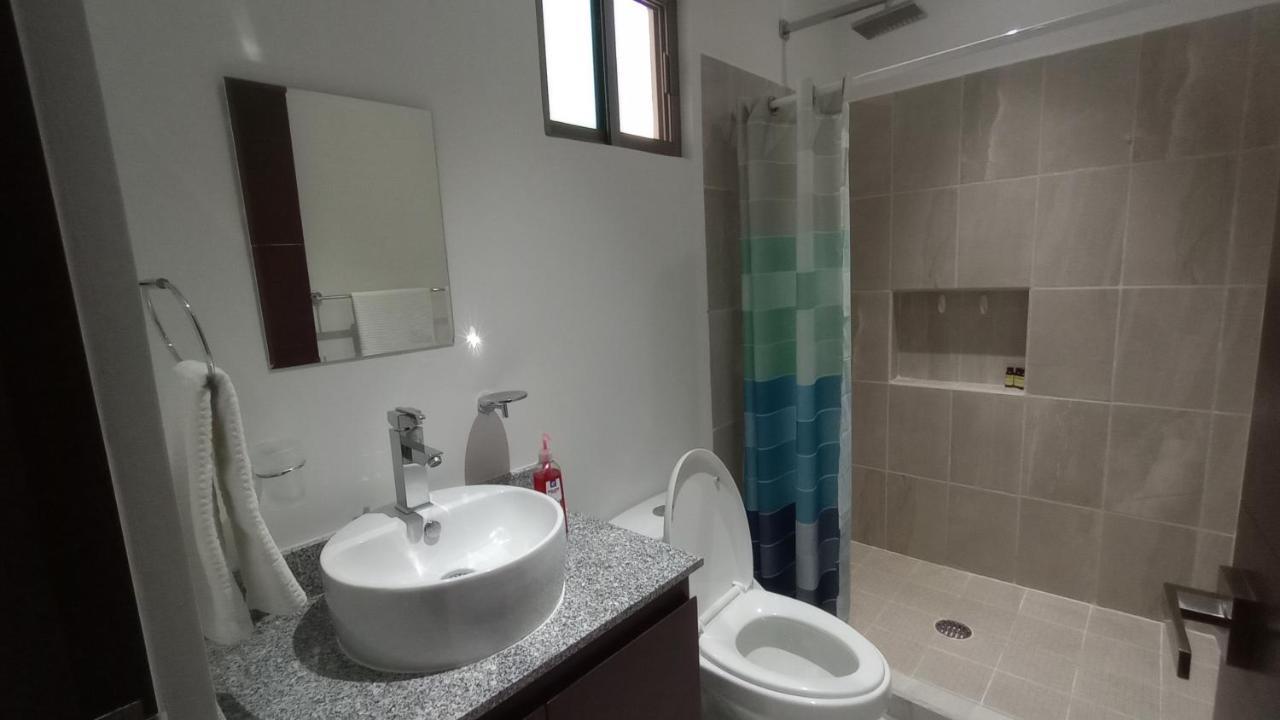 Excellent 2 Bedroom With Pool! Apartment